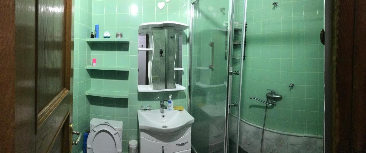 Apartment Ge Zvezda Batumi Esterno foto