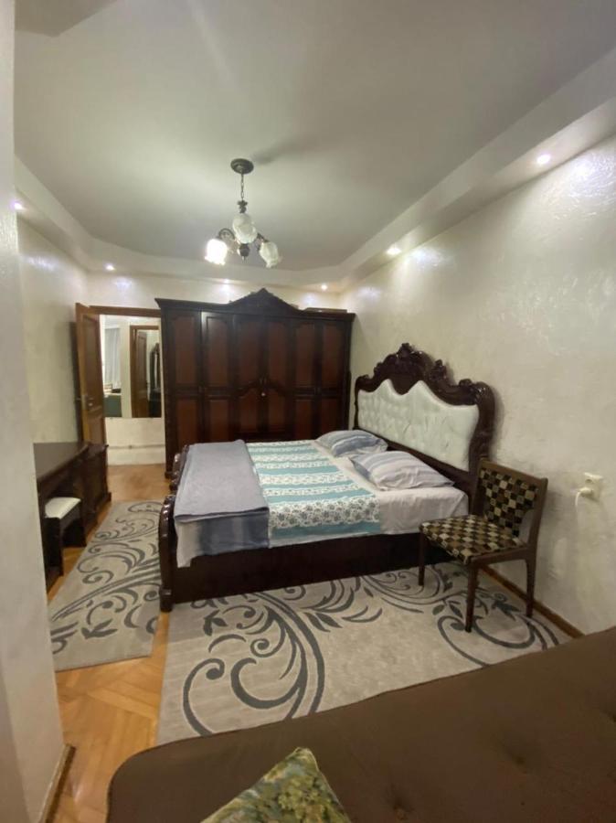 Apartment Ge Zvezda Batumi Esterno foto
