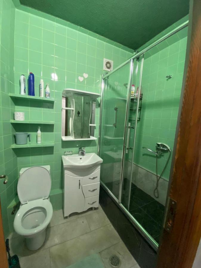 Apartment Ge Zvezda Batumi Esterno foto
