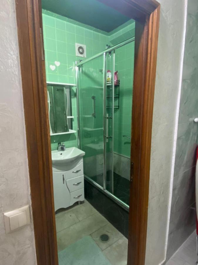 Apartment Ge Zvezda Batumi Esterno foto