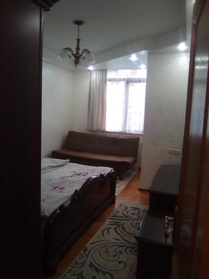 Apartment Ge Zvezda Batumi Esterno foto