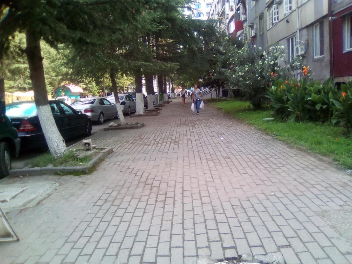 Apartment Ge Zvezda Batumi Esterno foto